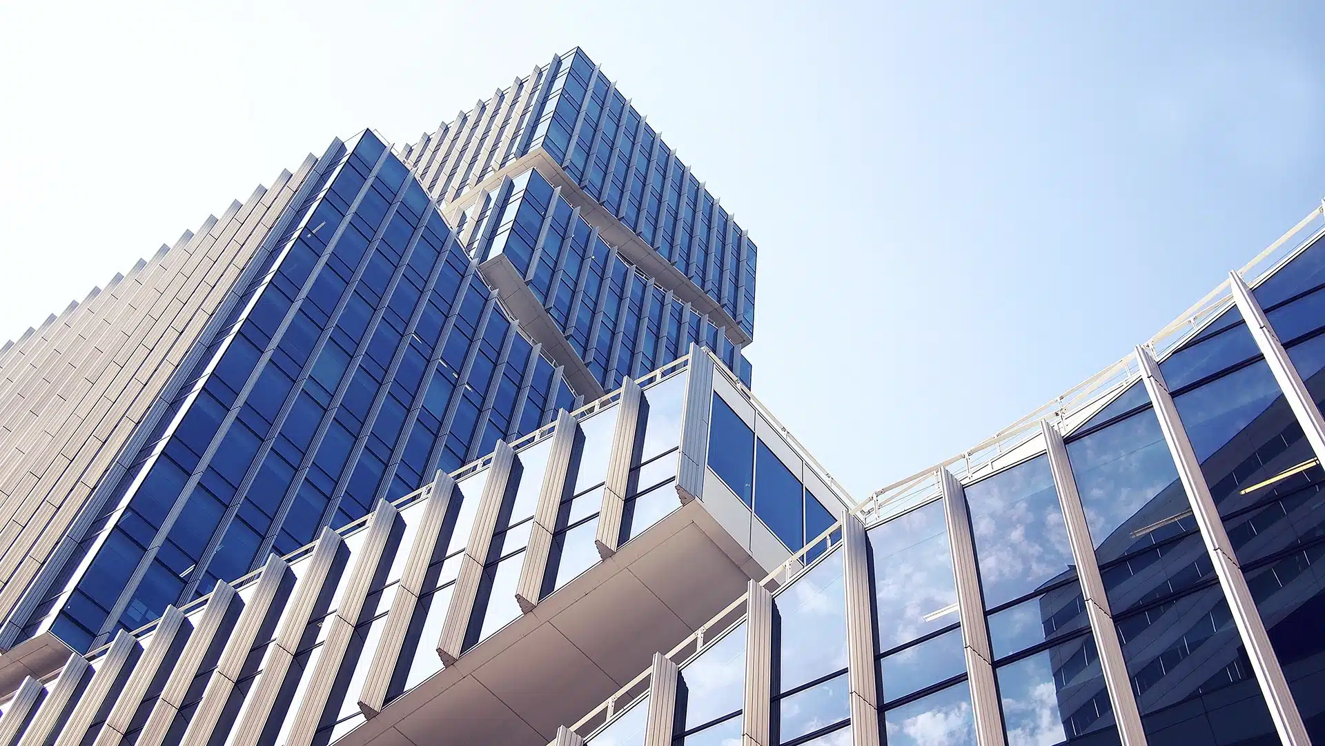 pellicola fotocromatica cromia su edificio